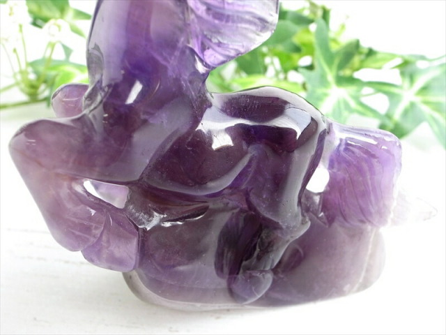 店頭展示中 2026年の干支 アメジスト 馬 彫刻置物 高さ約89mm 重さ146g