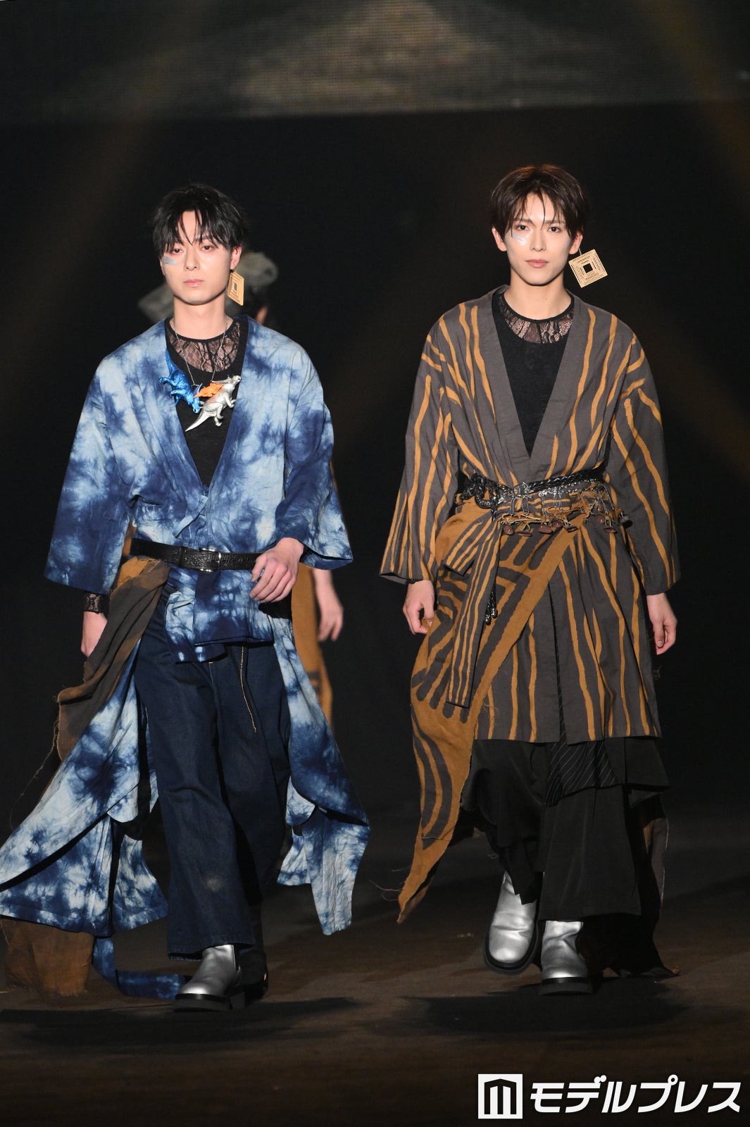 ACEes作間龍斗＆深田竜生、“駿河和染”⾐装纏い堂々ランウェイ 仲