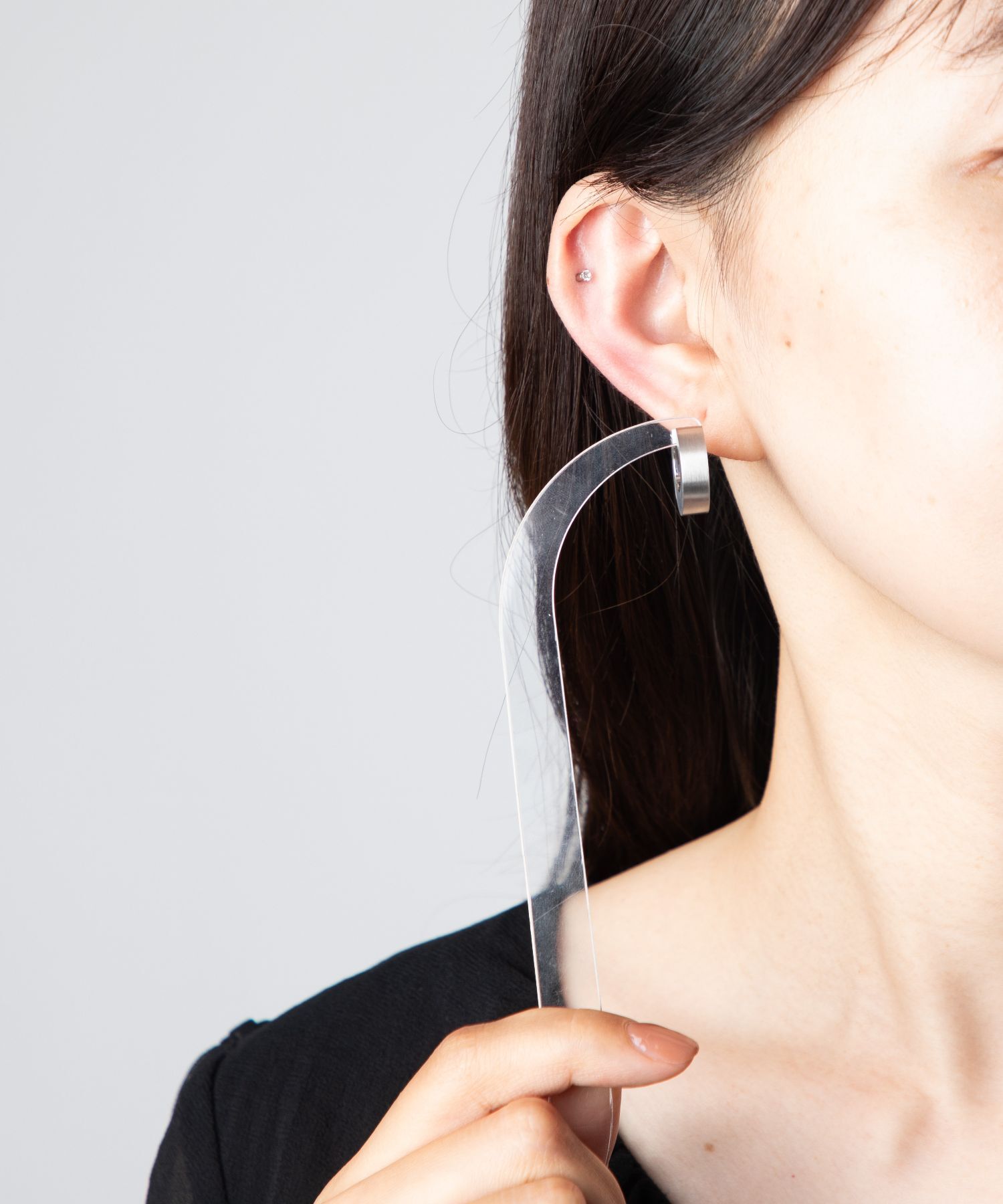 トムウッド TOM WOOD Arch Hoops Satin Small EAH76SNA02S925 / 100029