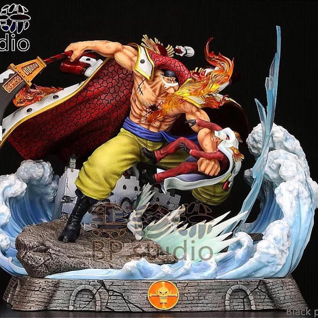 ワンピースフィギュア 海外正規品 マリンフォード 白ひげの通販 by