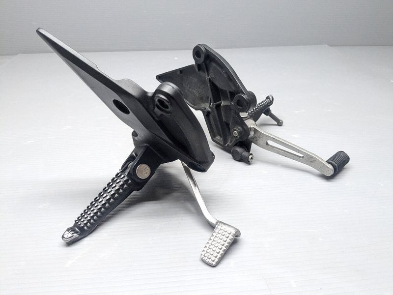 ウェビックガレージセール | ☆NINJA ニンジャ1000 純正 ステップ 左右