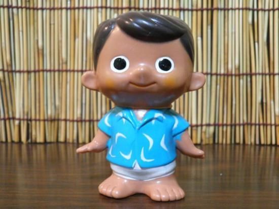 富士銀行 ソフビ貯金箱 ボクちゃん（アロハ） - 「宝の森」昭和レトロ