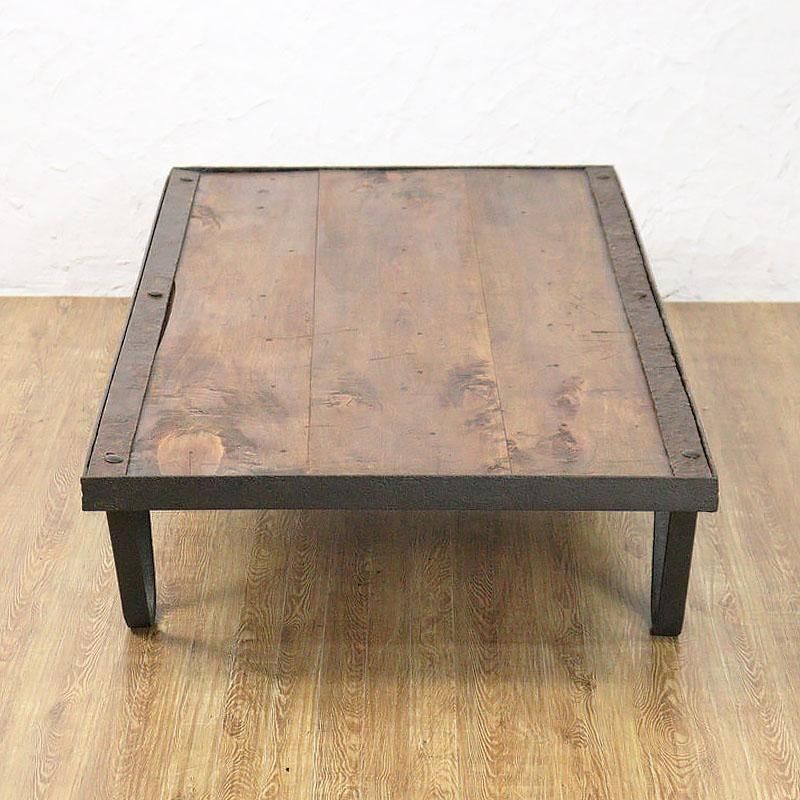 インダストリアルデザインの鉄脚ローテーブル - ヴィンテージスタイル
