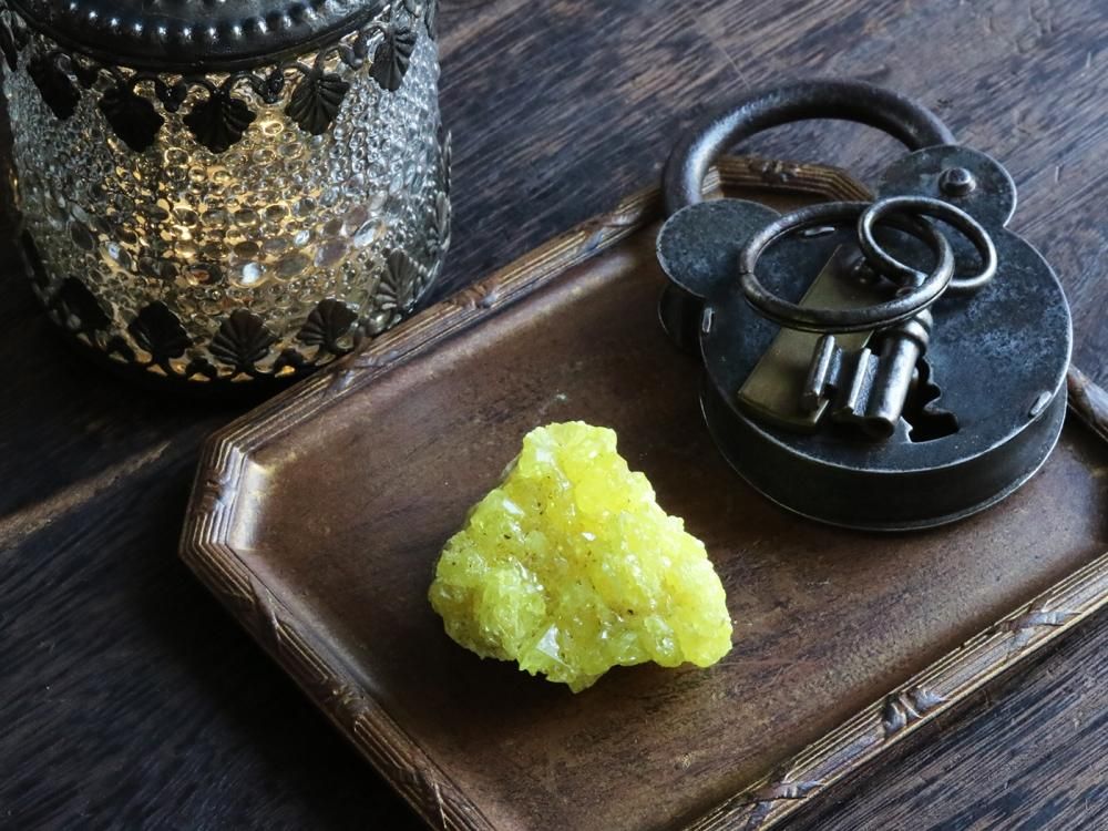 サルファー / 火の精霊が宿るパワーストーン！原石サルファー | 幸せを