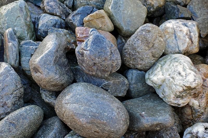 仁淀（によど）川石 60-100mm＜価格,サイズ,色＞｜庭ガーデニングの粋