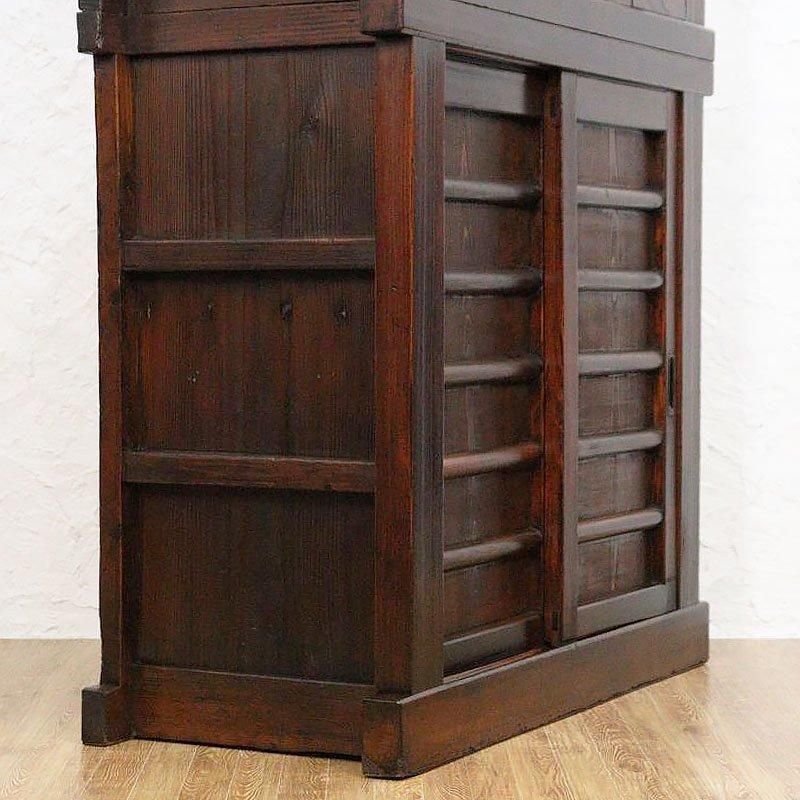 重厚感あるアンティーク食器棚 明治-大正時代製