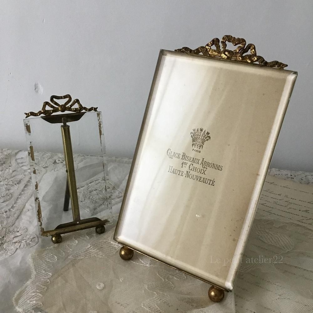 フランス アンティーク 真鍮 リボンのオルモル装飾 フォトスタンド