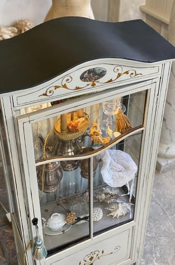 ロココ調ガラスキャビネット【パディントン】｜アンティーク家具
