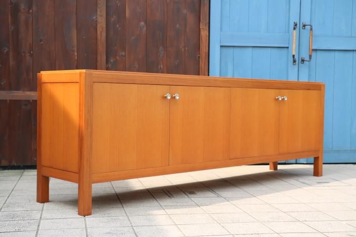 天童木工(TENDO)のシンプルなデザインのサイドボードです。チーク無垢