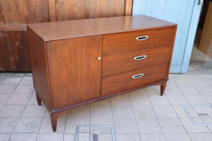 アメリカDREXEL HERITAGE(ドレクセルヘリテイジ)社のウォールナット材