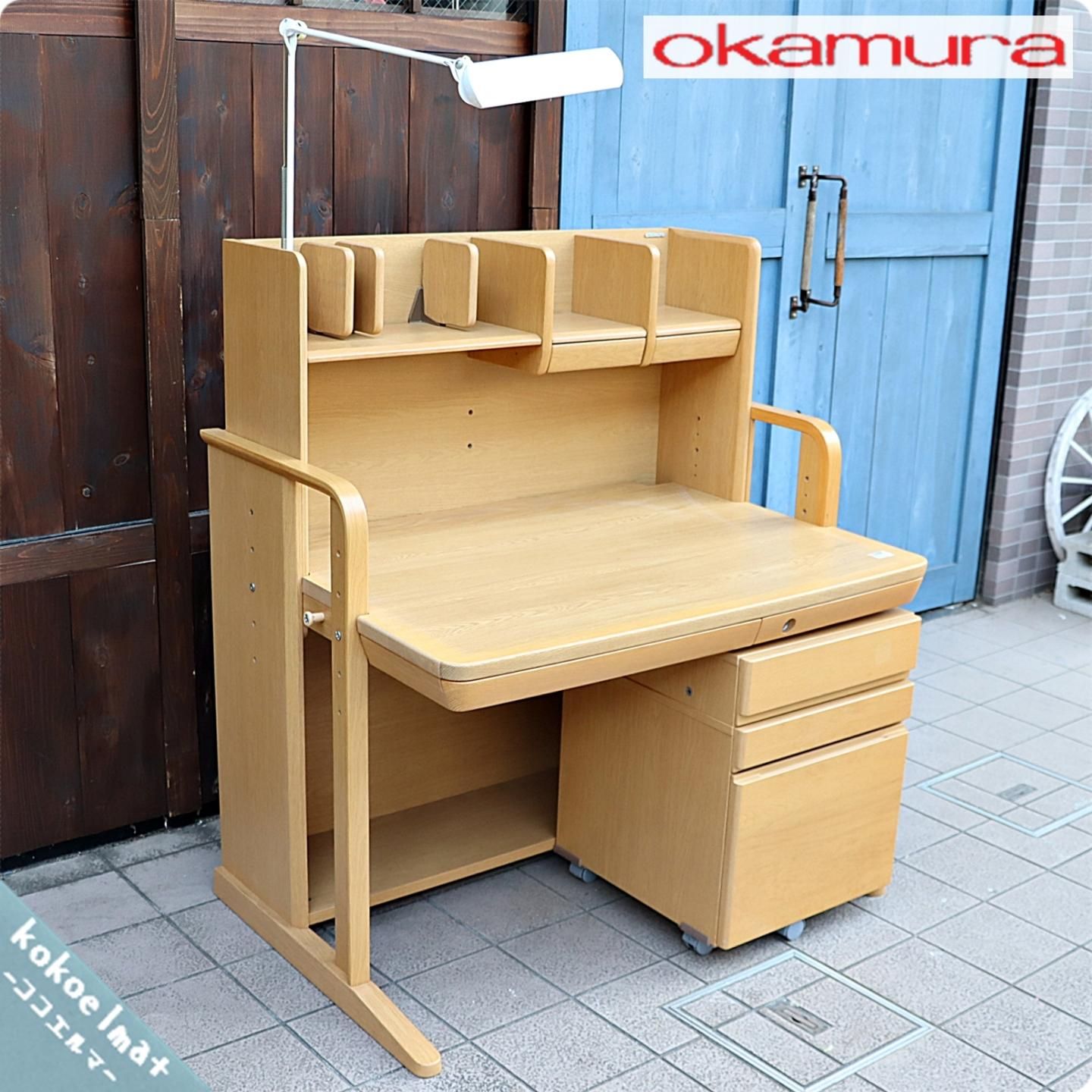 okamura(オカムラ)のPierna reino(ピエルナ レイノ) 学習机セットです