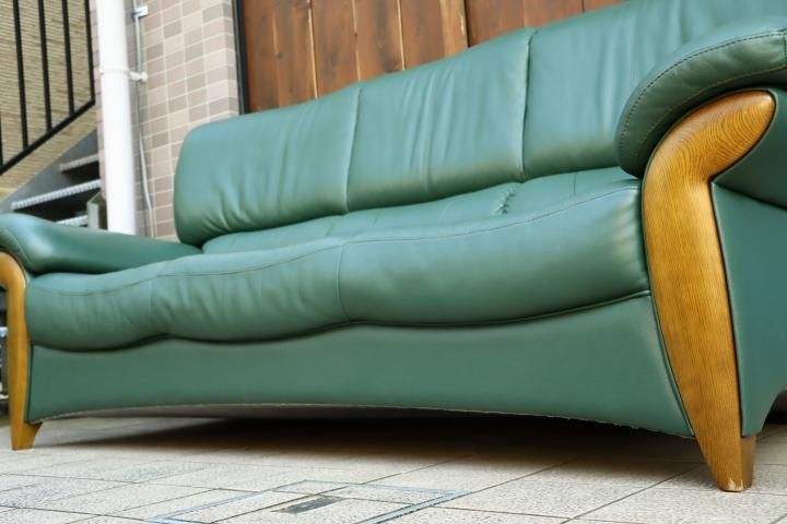 値下げ/karimoku(カリモク家具)の本革 3人掛けソファーです。レザーの