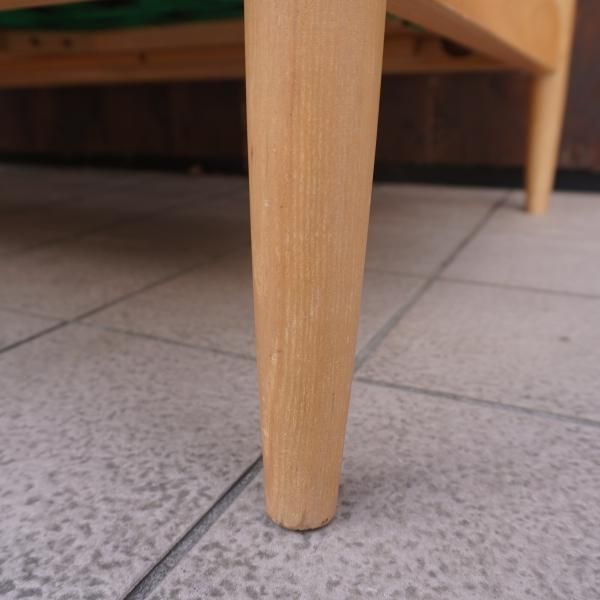 SIEVE（シーヴ）のLull（ラル)2人掛けソファーです。格子の木製