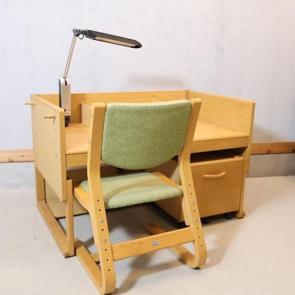 karimoku(カリモク家具)とBenesse(ベネッセ)のコラボ商品 集中力