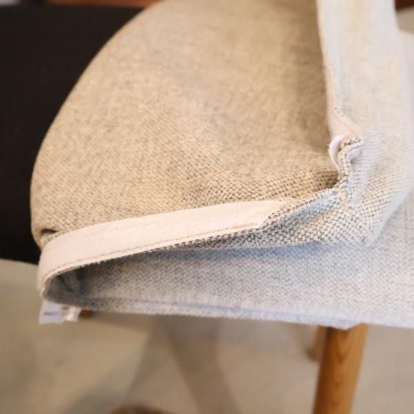 unico(ウニコ)のSIGNE(シグネ)シリーズのスツールです。アッシュ材の