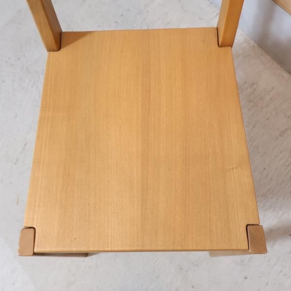人気の無印良品(MUJI)のタモ無垢材を使用したダイニングチェアーです