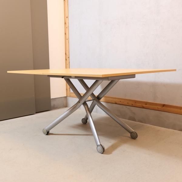 イタリアのDOMITALIA(ドミタリア)社より伸長式リフティングテーブル