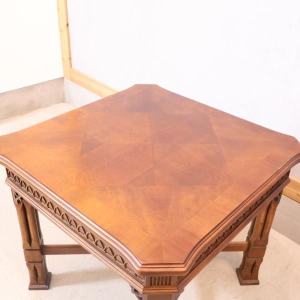 アメリカの老舗家具メーカーLANE(レーン)社のサイドテーブルです。天板