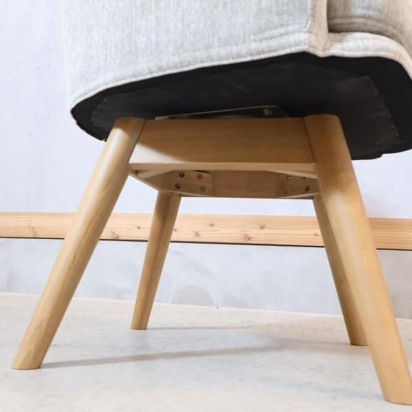 unico(ウニコ)のPIIVO(ピーヴォ) 回転式チェアです。丸みのある