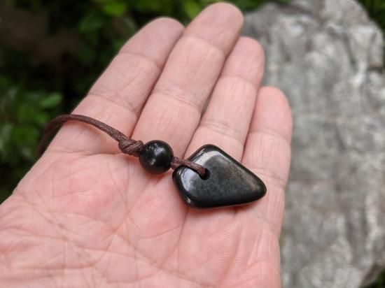 地球上で唯一の天然フラーレンの石～！！ ロシア産【シュンガイト】 約