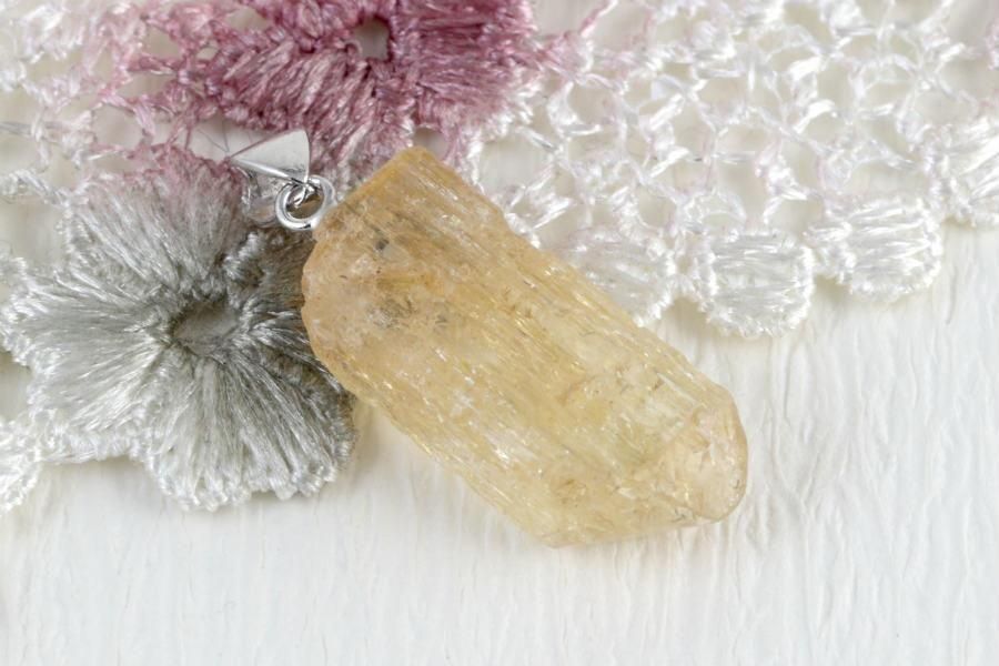 ペンダントトップ トパーズ 2.6g｜天然石ペンダント通販キラリ石