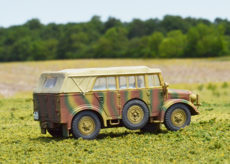 Dragon Kfz.18 Einheits Horch 4×4 Type 1a in 1/72 Scale – Inch High Guy