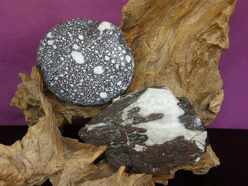 緋山酔恭「山水石美術館」 全国の水石・美石を紹介 日野竜眼