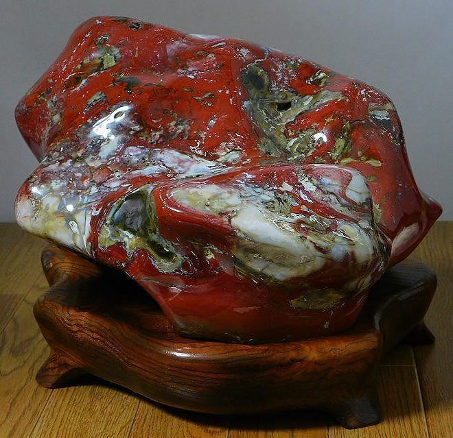 緋山酔恭「山水石美術館」 全国の水石・美石を紹介 佐渡 錦紅石