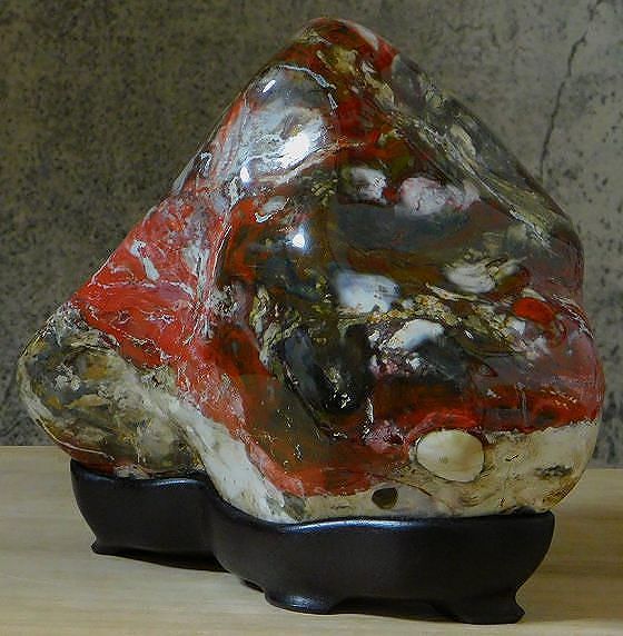 緋山酔恭「山水石美術館」 全国の水石・美石を紹介 佐渡 錦紅石