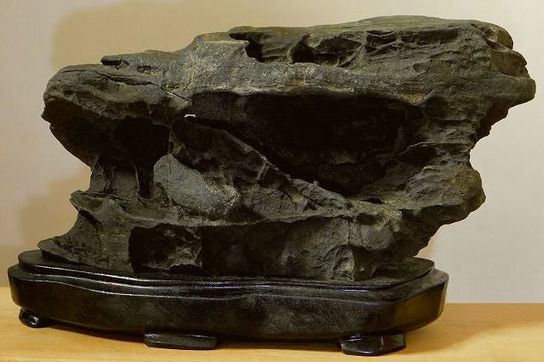 緋山酔恭「山水石美術館」 全国の水石・美石を紹介 佐治川石・若狭三倉石