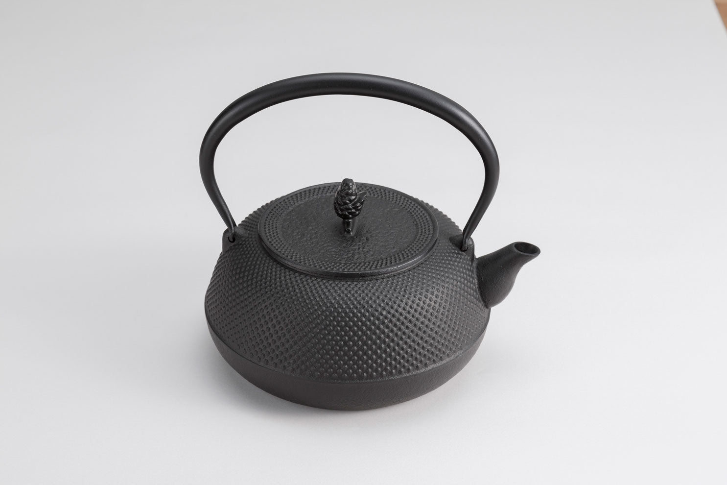 鉄瓶 18型平丸アラレIH対応(内面釜焼)