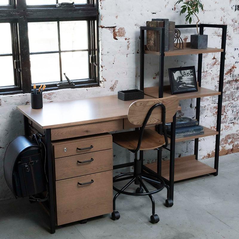 ウットフォークを代表とする男前デスク！アイアン脚の学習机10選