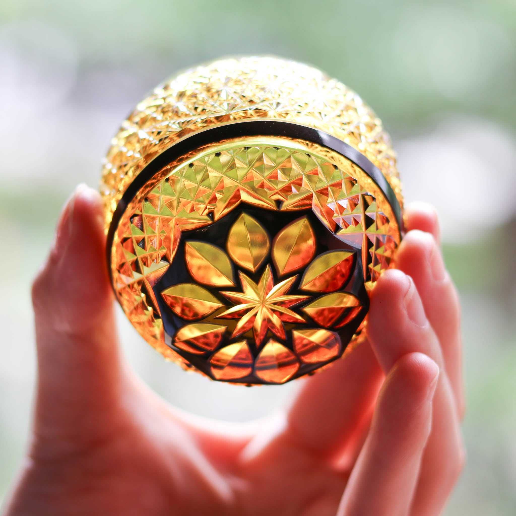 小樽切子 ぐい呑み | 燦 | 黒琥珀 | 深川硝子工芸