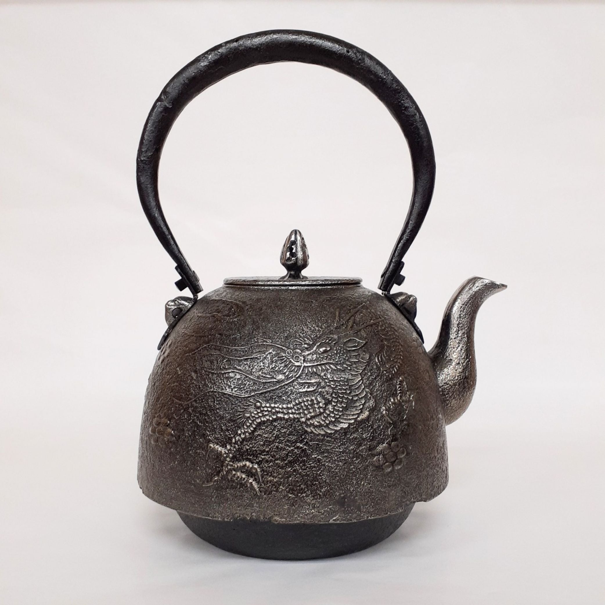 南部鉄器 砂鉄製鉄瓶 | 南部型 雲龍 | 1.5L | 薫山工房