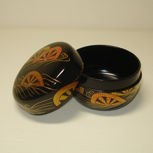 輪島塗 平棗 -波車の蒔絵仕上げ- [黒色] 小形、梨地、切り金入り｜輪島