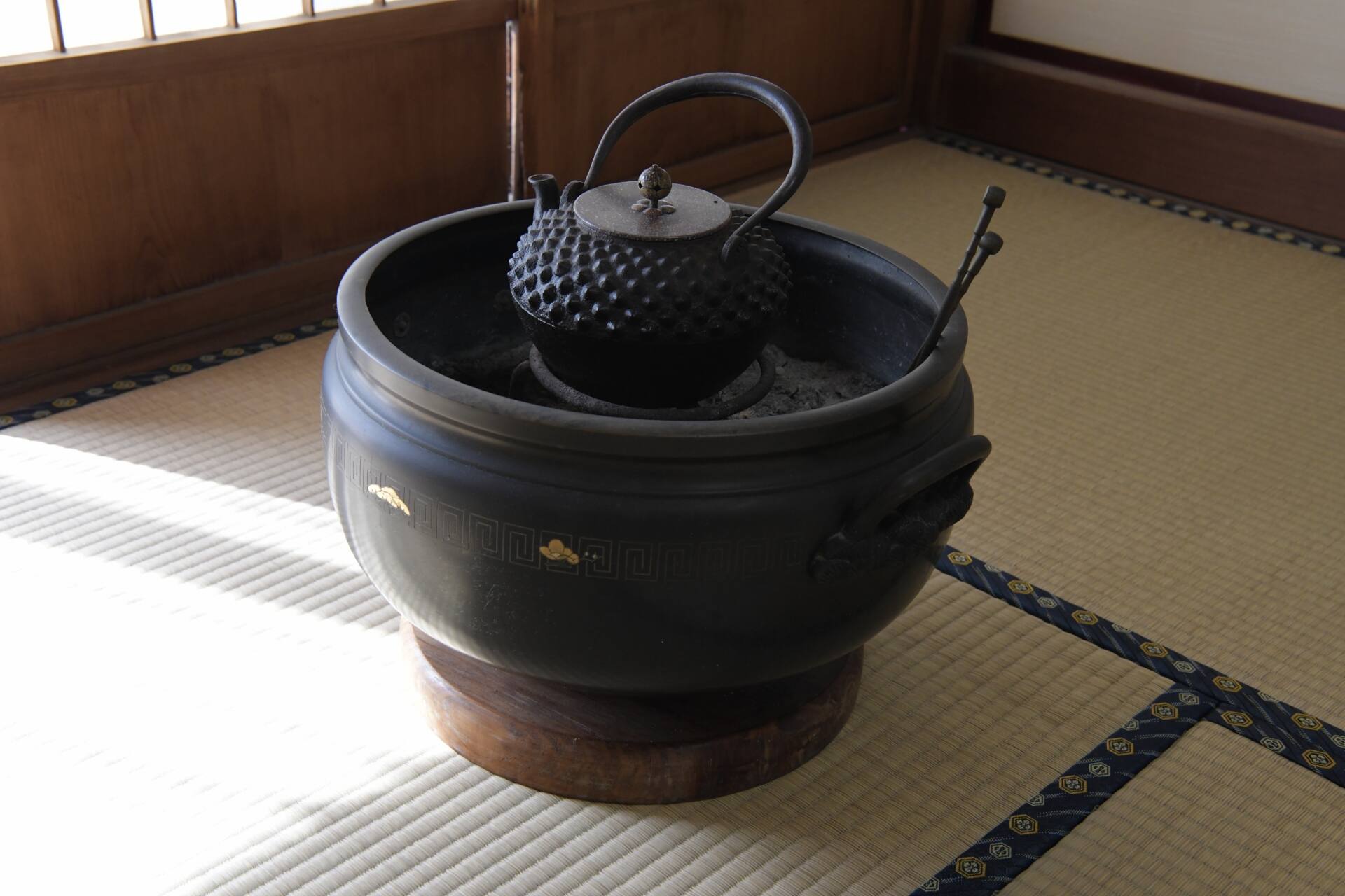 町田市で火鉢の処分にお困りなら困りごと解決本舗にお任せください