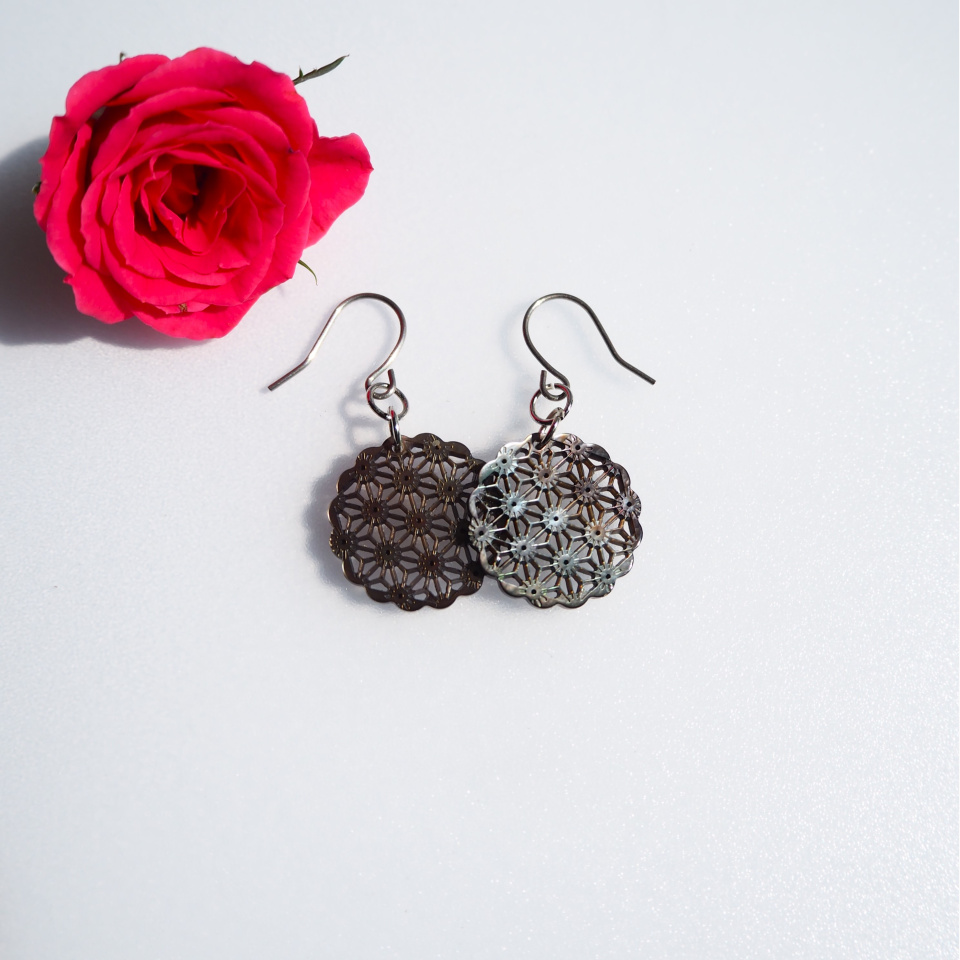 こころ粋 / 貝の微細彫刻アクセサリー・ピアス レース彫刻「麻」18.5