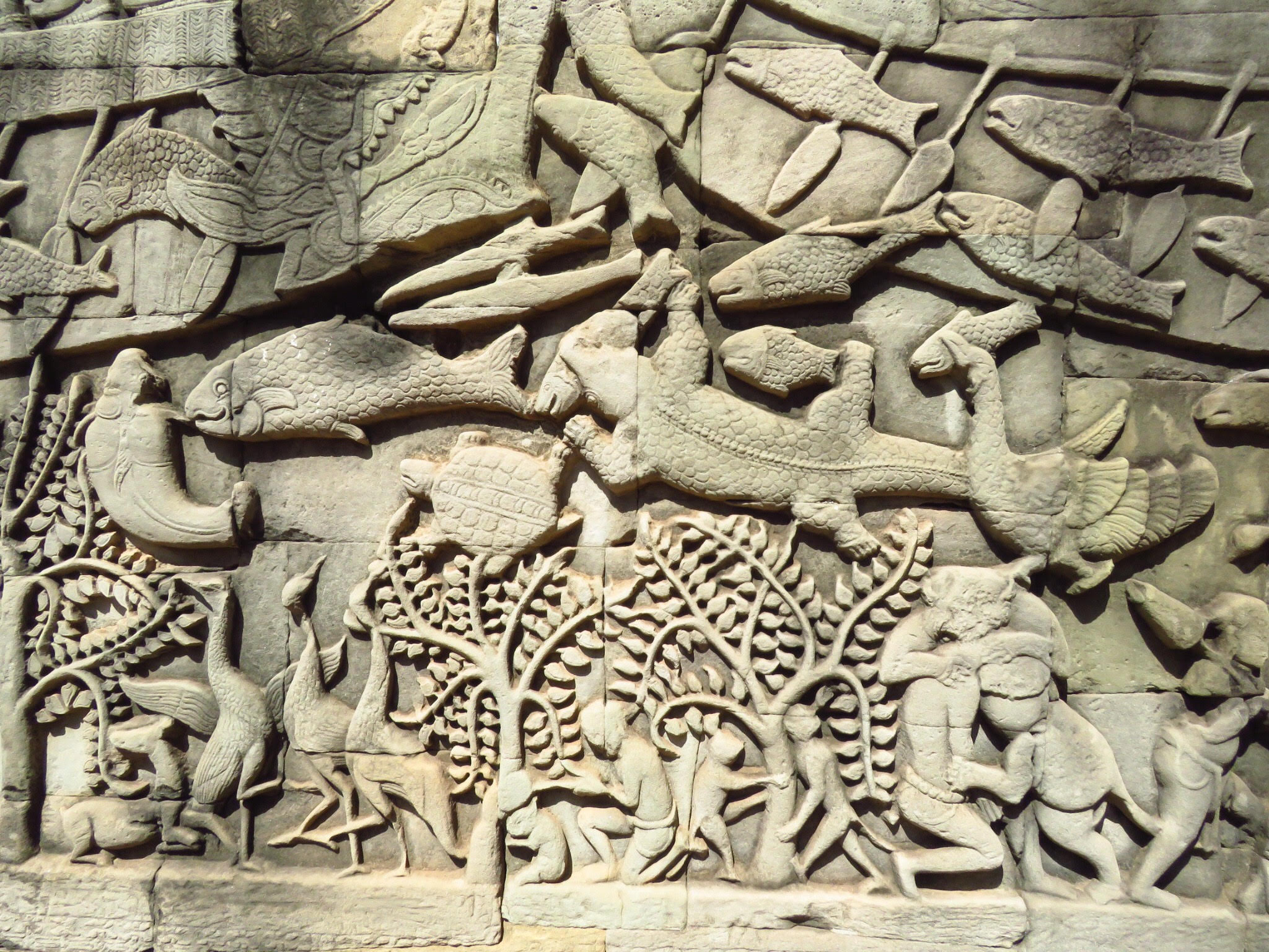 動物のレリーフ探しの遺跡巡り 森川怜奈 | くろまる情報局