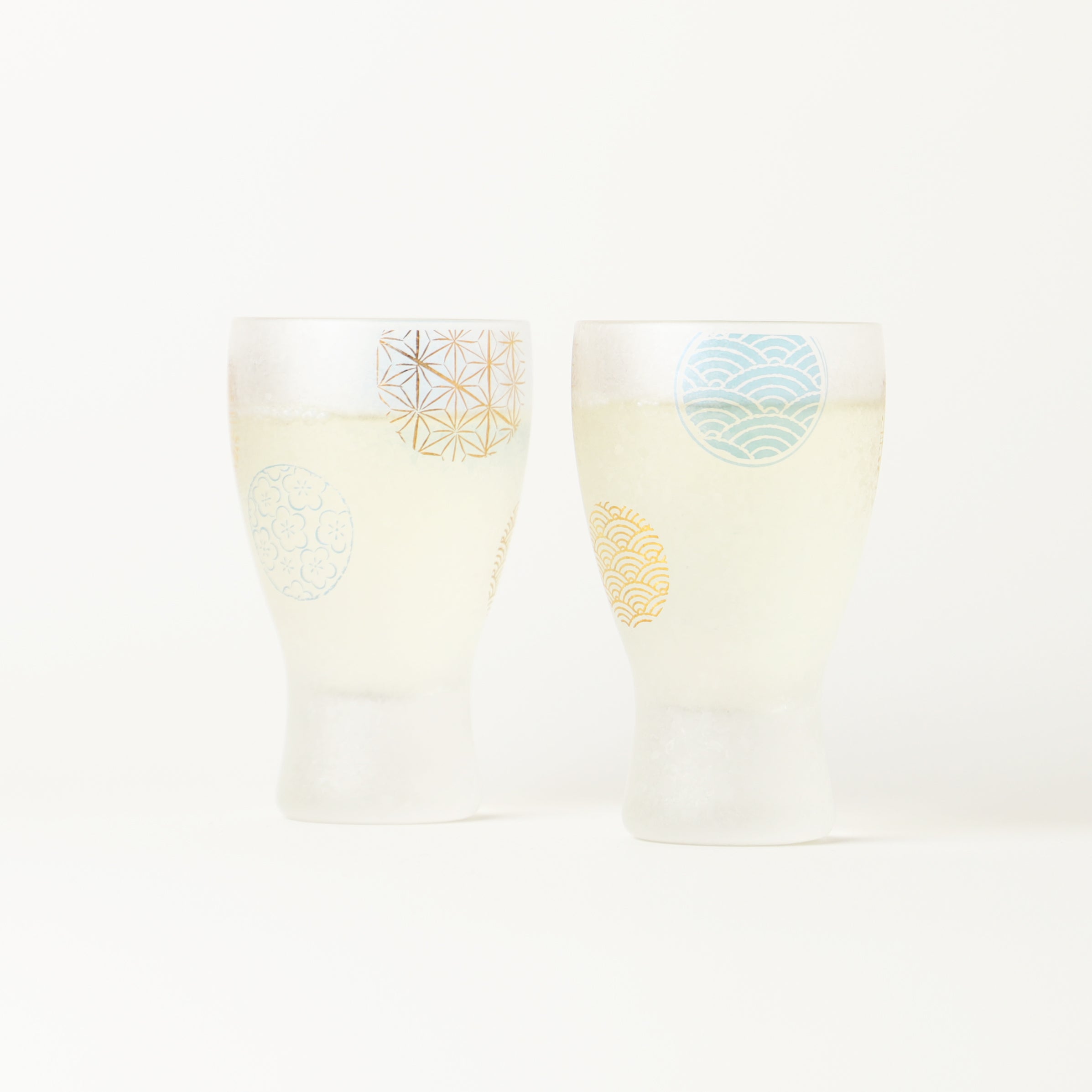 金彩模様が躍るモダンな日本酒グラス / ペアセット | の酒器・グラス