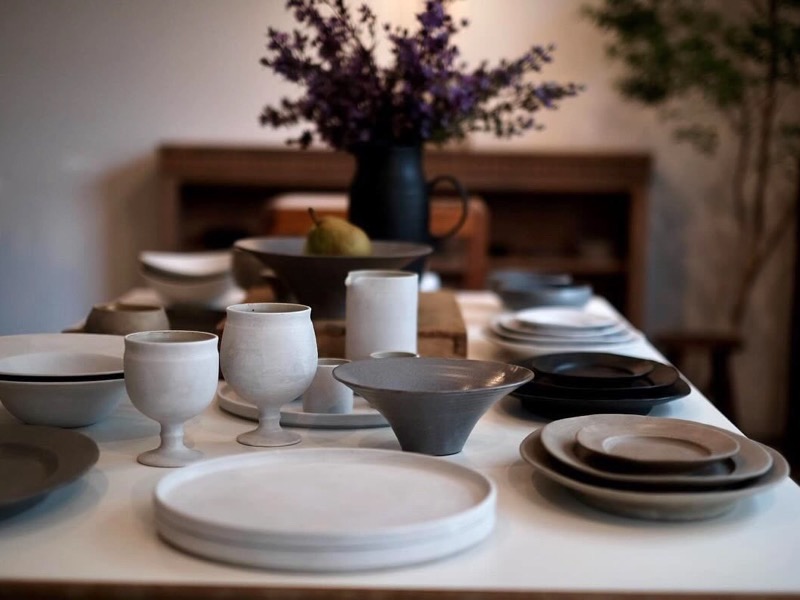 こだまの杜で生まれる児玉修治さんの静かな器 | 暮らしとおしゃれの編集室