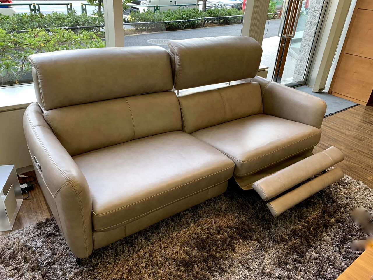 大塚家具TVCHRS-B5035総革電動リクライニングチェア【ワタリジャパン製