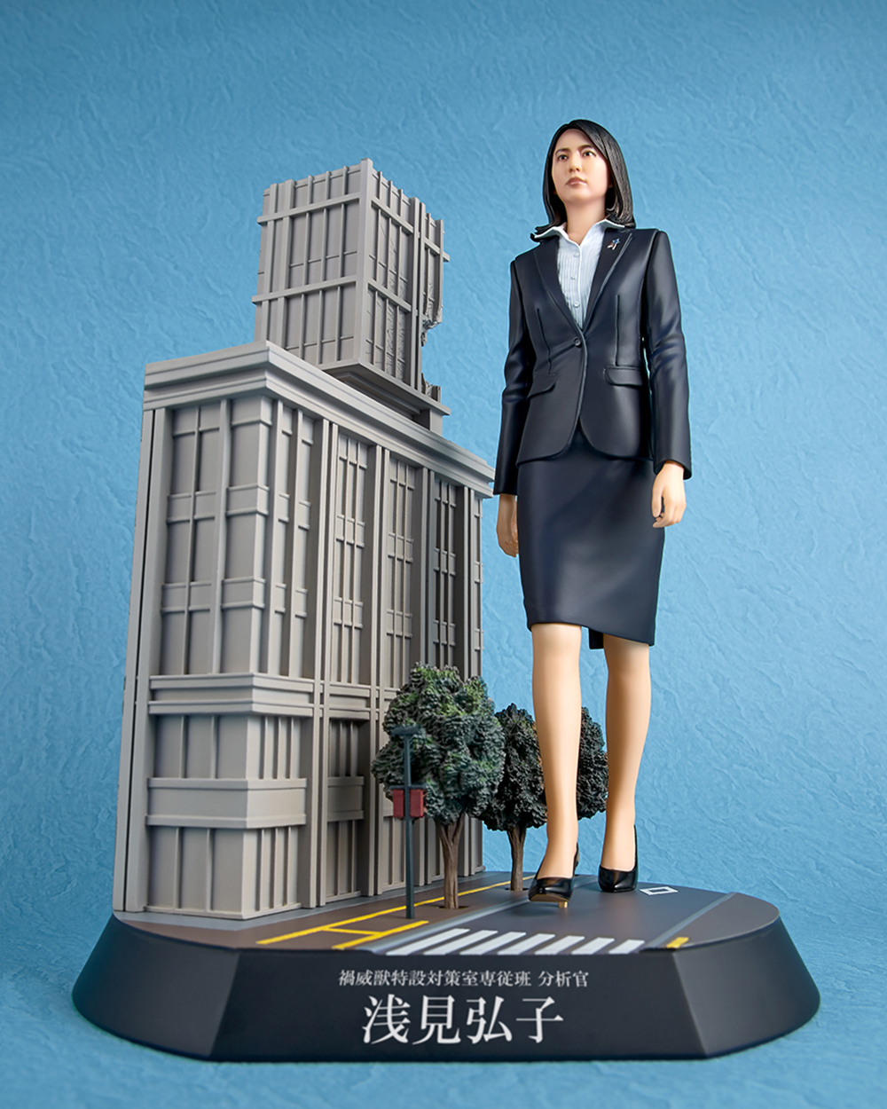 シン・ウルトラマン』巨大浅見分析官が完全受注生産でフィギュア化