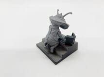 Amazon.co.jp: シークレットウルトラ超獣名鑑「カネゴンの繭」モノクロ