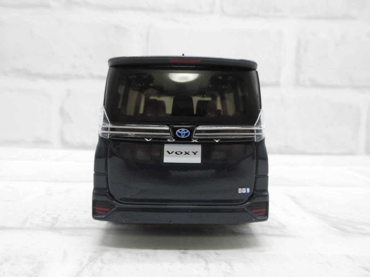 Amazon | ミニカー 1/30 ミニカー 新型ヴォクシー マッシブグレー