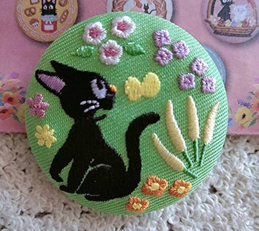Amazon.co.jp: ジブリ 刺繍ブローチ ジジ どんぐり共和国 : おもちゃ