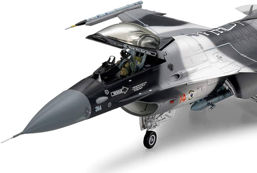 Amazon | タミヤ(TAMIYA) 1/48 傑作機シリーズ No.106 アメリカ空軍 F