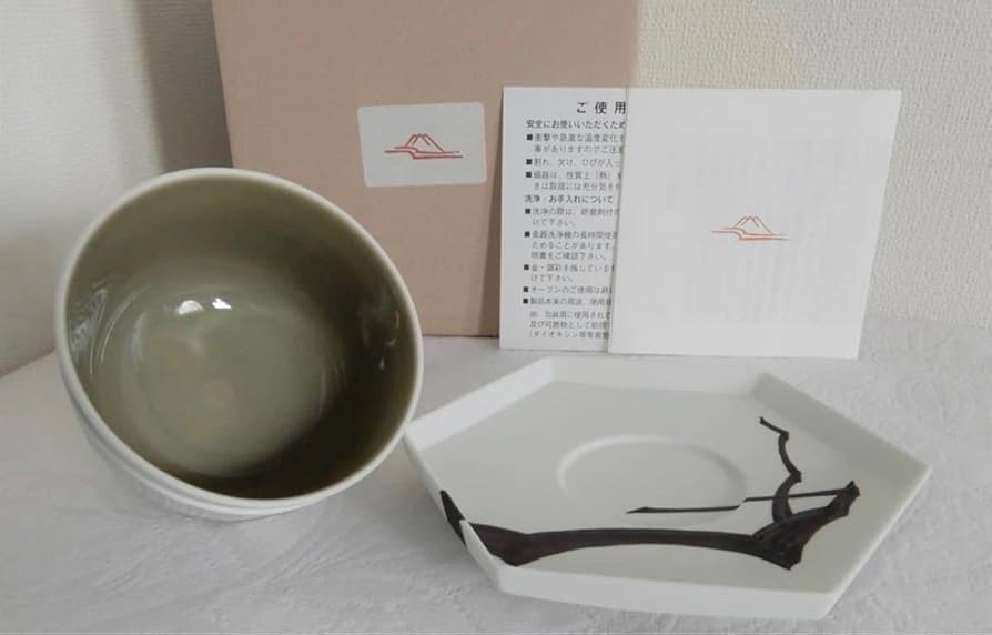 Amazon.co.jp: 深川製磁 趣碗沙羅 錆 茶碗 : Toys & Games