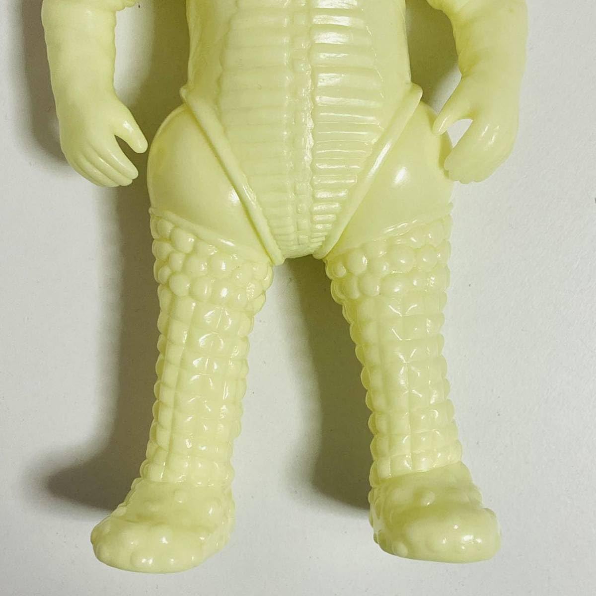 Amazon | ベアモデル メフィラス星人 二代目 蓄光 未塗装 ソフビ