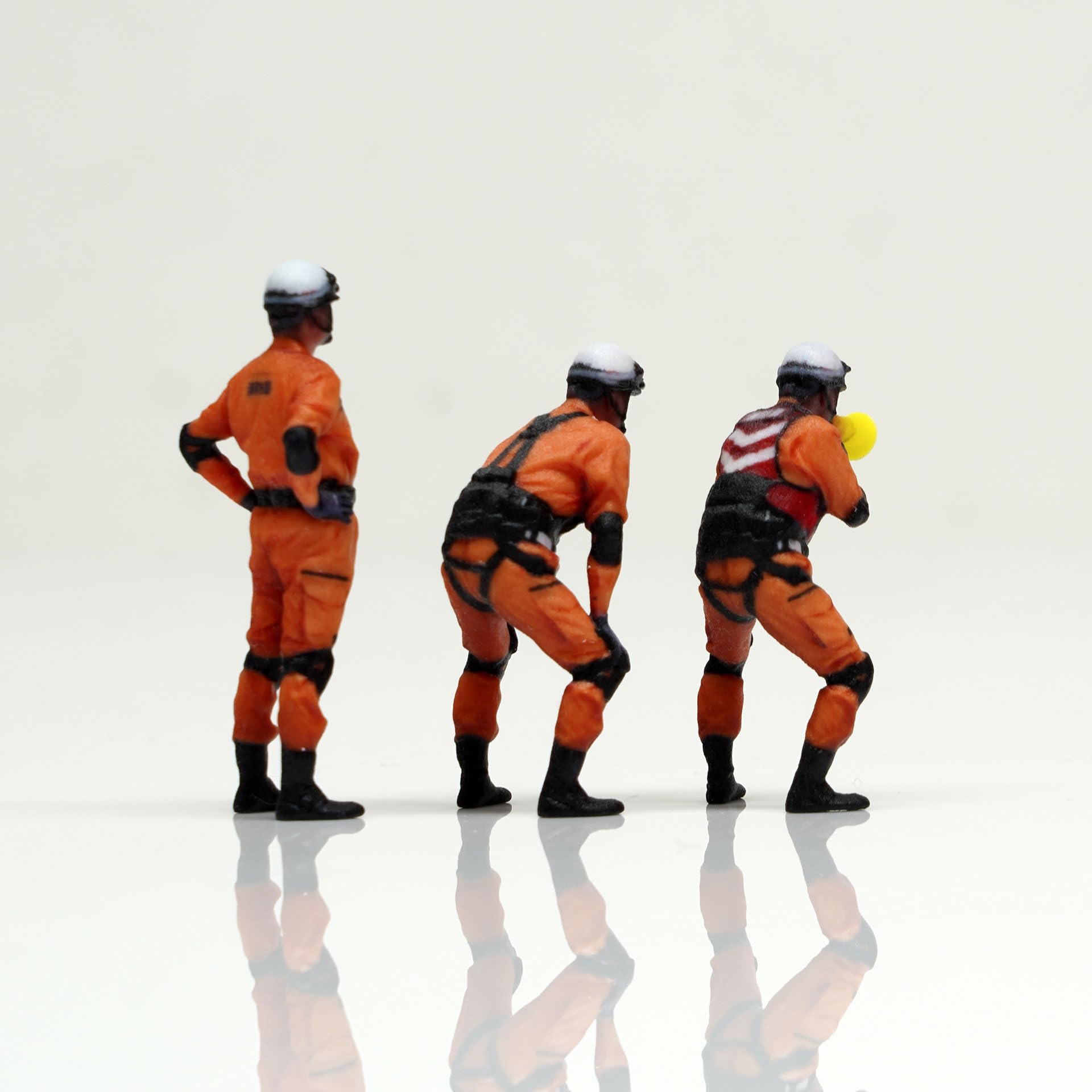 Amazon.co.jp: figreal 1/43消防隊員003 3体 彩色済みフィギュア