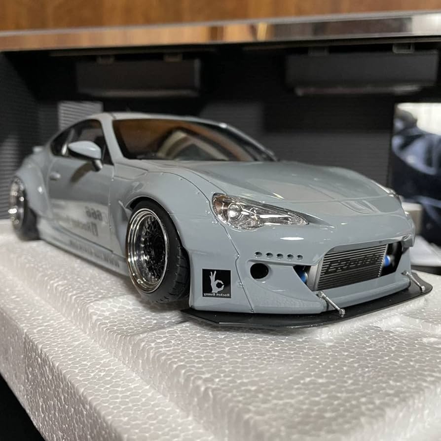 Amazon.co.jp: 未展示品 オートアート1/18 ロケットバニー 86